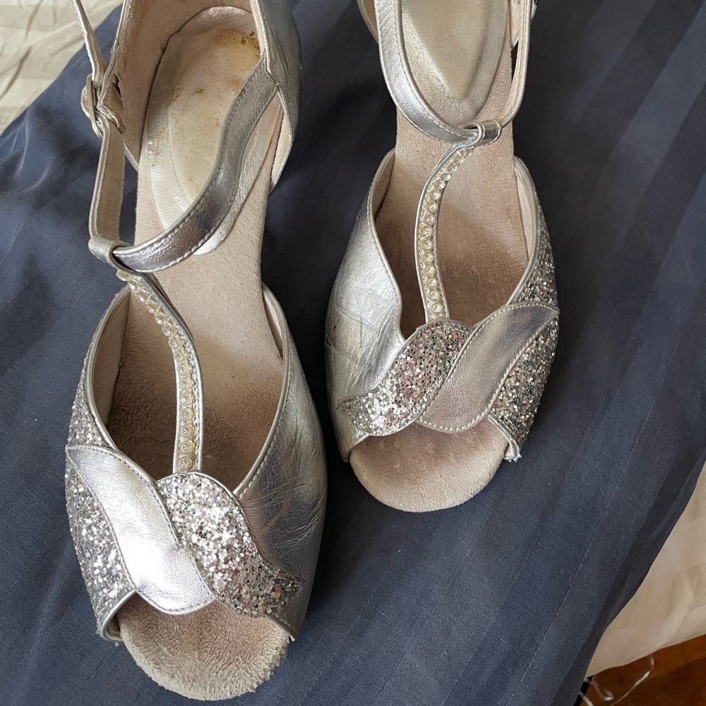 Wide width, Vintage inspired dance shoes, suede soles size 7